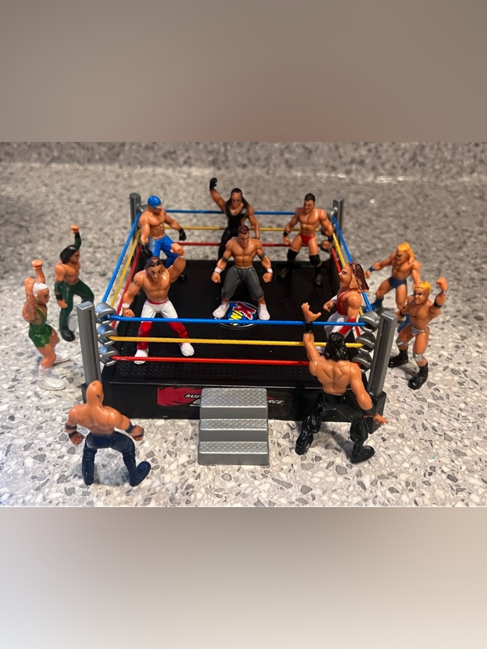 Mini toy Wrestling Ring Playset with Wrestler Figures (Approx 4.5 inches)